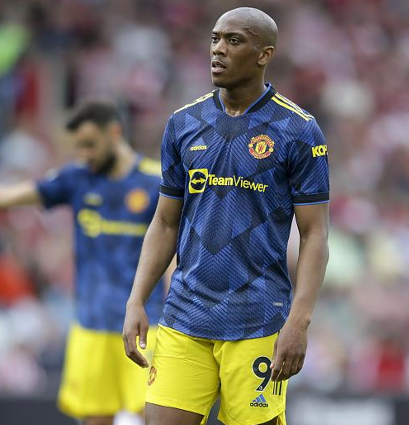 爱游戏app-莱万多夫斯基新星锐不可当表现突出，IG前途光明！比赛高潮迭起-爱游戏app